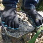 Test des fivefingers CVT-LB : photo des orteils agrippant une pierre