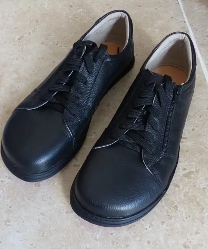 Chaussures minimalistes en cuir modèle Echo de la marque Magical Shoes