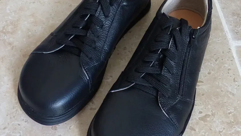 Chaussures minimalistes en cuir modèle Echo de la marque Magical Shoes