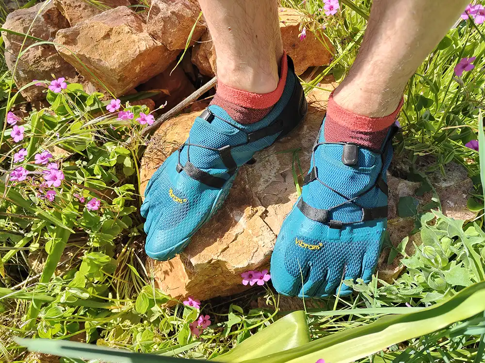 Photo en extérieur des chaussures barefoot Spidrwalk Vibram Fivefingers